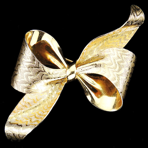 (Henkel) and Grosse Textured and Polished Gold Bow Bowknot Pin