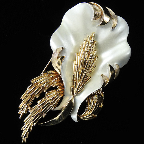 Trifari 'Alfred Philippe' 'Coquilles' Gold and Mother of Pearl Swaying Coral Seashell and Seaweed Pin